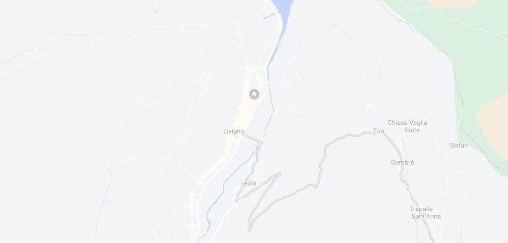 Mappa di una zona montuosa con strade e fiumi indicati.
